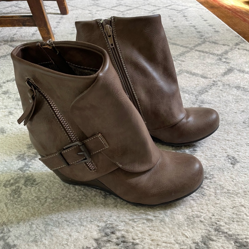 BLOWFISH booties size 7 like new condition